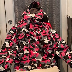 Heavy Duty Sports Water Proof Women's Camo Winter Coat Size Med.